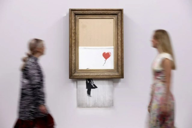 Banksy'nin kendini doğrayan Balonlu Kız eseri açık artırmaya çıkıyor