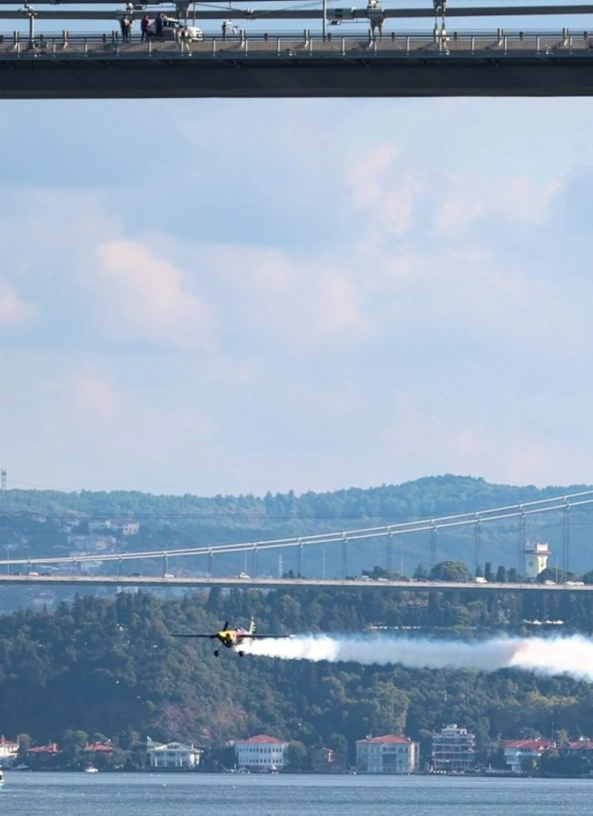 Dünya rekorunu İstanbul Boğazı'nda kutladı