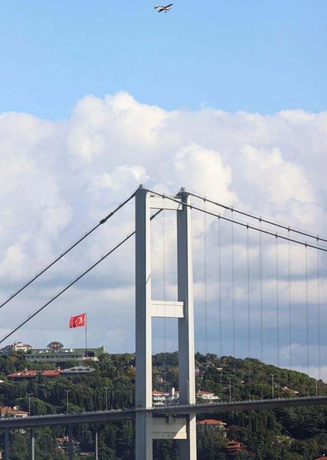 Dünya rekorunu İstanbul Boğazı'nda kutladı