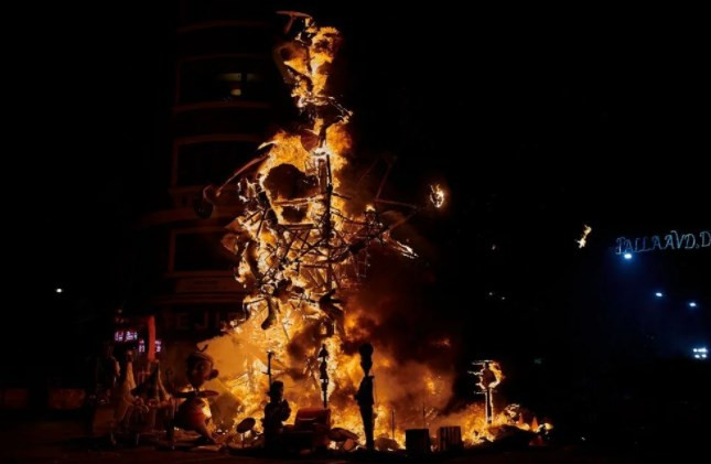 Avrupa'nın en ateşli festivali 'Las Fallas'