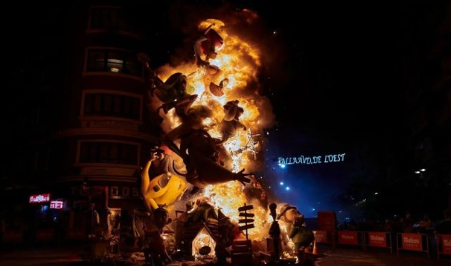 Avrupa'nın en ateşli festivali 'Las Fallas'