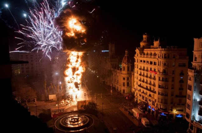 Avrupa'nın en ateşli festivali 'Las Fallas'