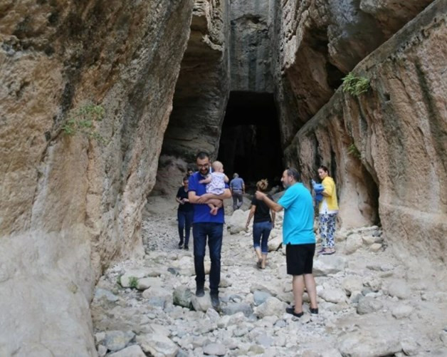 Bin esire yaptırılan 'Titus Tüneli'ne turist akını