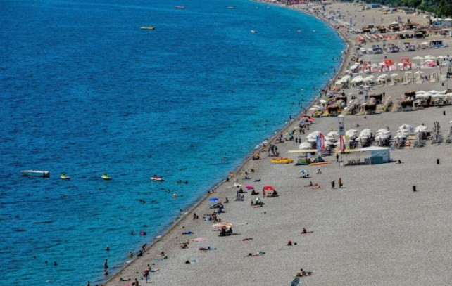 Okullar açıldı, sahiller boşaldı