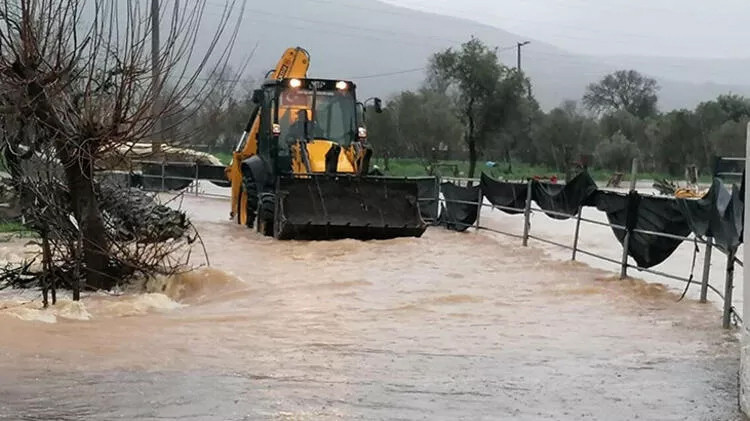 Turizm cennetinde evler sular altında kaldı!