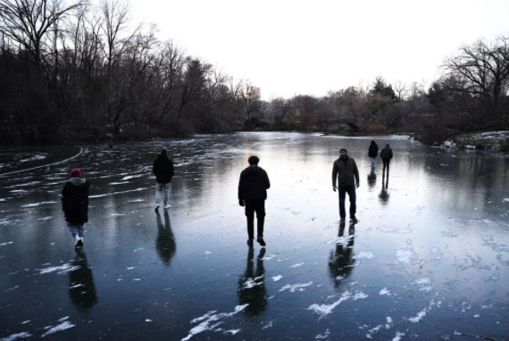 New York'ta aşırı soğuk nedeniyle Central Park'taki göl dondu