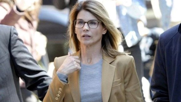 Lori Loughlin'in evine giren hırsızlar 1 milyon dolarlık mücevherlerini çaldı