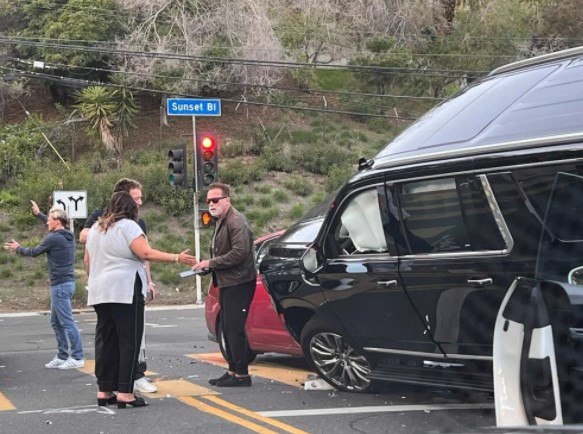 Arnold Schwarzenegger trafik kazası geçirdi