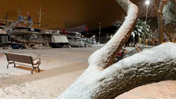 İstanbul'da İzlanda kışı: Kar yağışı etkili oluyor