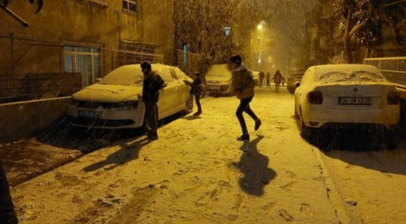 İstanbul'da İzlanda kışı: Kar yağışı etkili oluyor