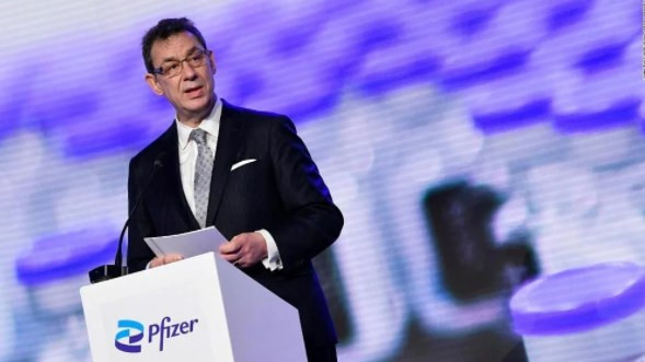 Pfizer CEO'sundan Omikron aşısı açıklaması: Birkaç ay içinde normale döneceğiz