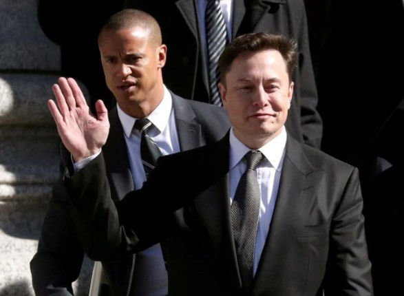 Elon Musk'ın roketi kontrolden çıktı: Ay'a çarpacağı tarih açıklandı