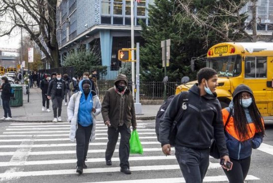 İngiltere'de vakalar hızla artıyor: Yeni önlemler gelecek mi?