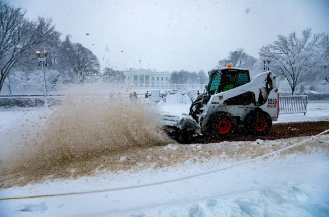 ABD'de Doğu Yakası ve Washington'da kar fırtınası! Okullar tatil edildi