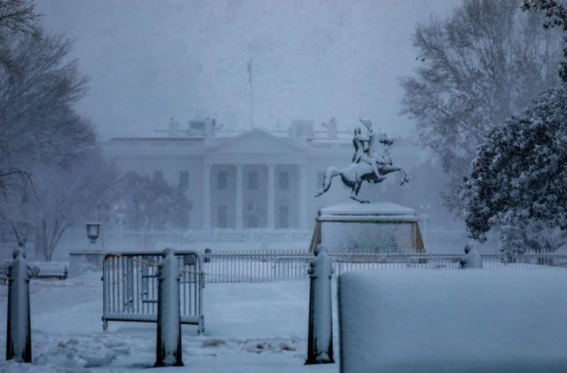 ABD'de Doğu Yakası ve Washington'da kar fırtınası! Okullar tatil edildi