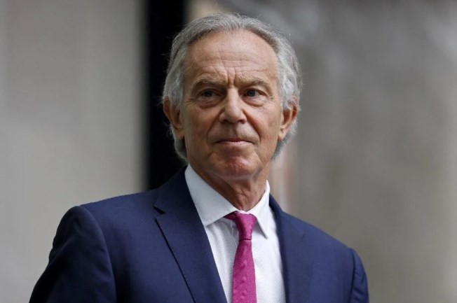 Tony Blair'ın şövalyelik unvanının iptali için yarım milyon imza toplandı