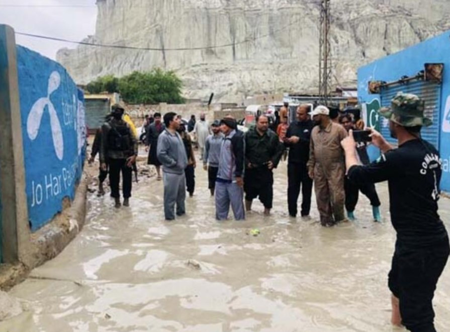 Pakistan’da sel felaketi: 300’den fazla ev yıkıldı