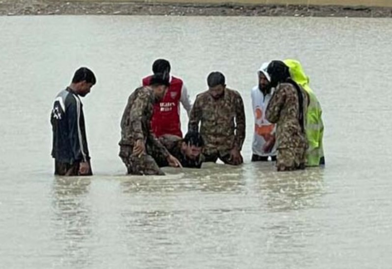 Pakistan’da sel felaketi: 300’den fazla ev yıkıldı