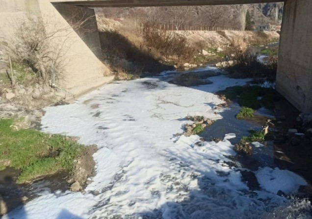 Amasya'da köpüren Tersakan Çayı'nda inceleme başlatıldı