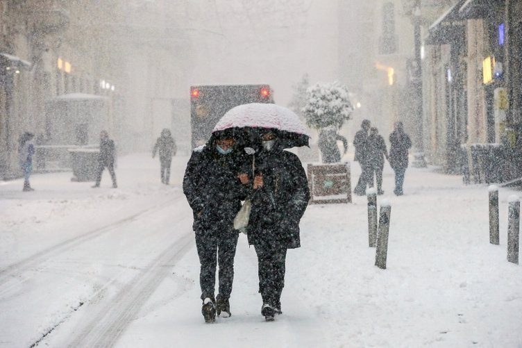 Kar yağışı için tarih verip uyardı: Bu sene La Nina'lı bir yıl olacak!