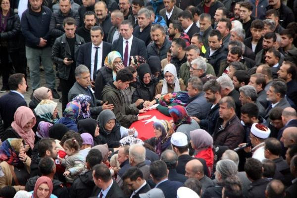 Cenazelerden yürek yakan kareler! Bak bu benim babam