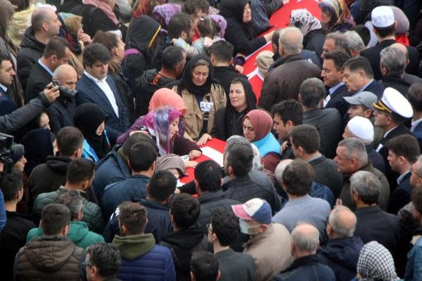 Cenazelerden yürek yakan kareler! Bak bu benim babam