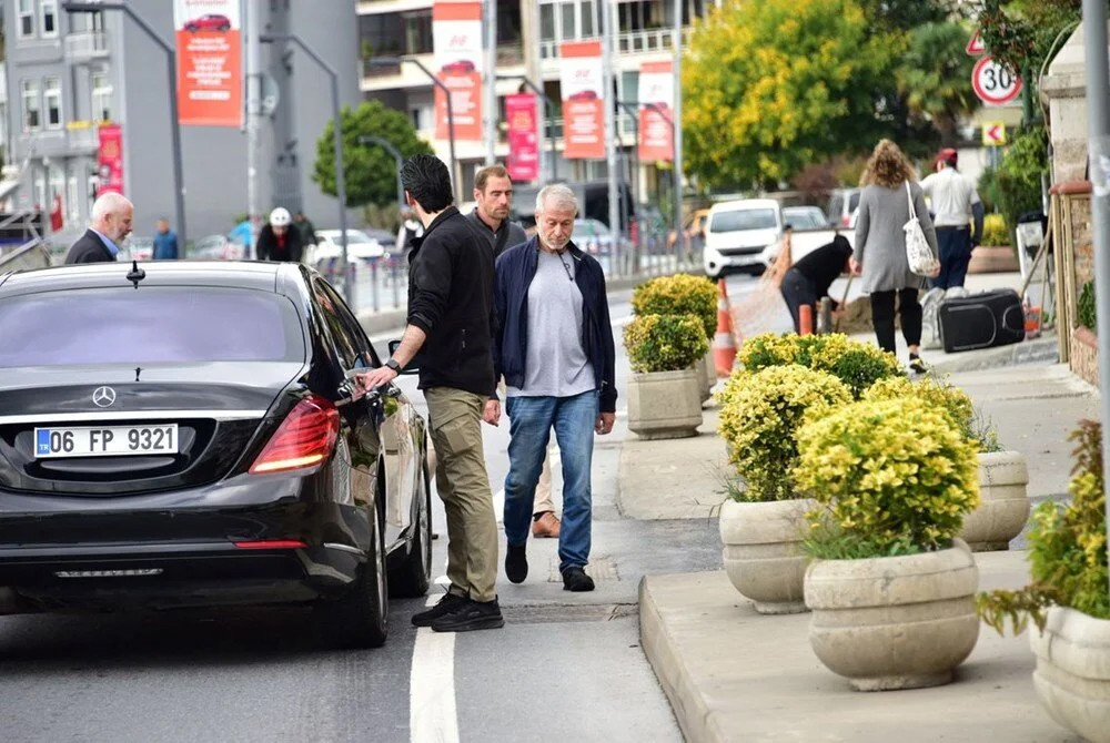 Bebek'te yürüyüş yaptı: Roman Abramoviç İstanbul’da!