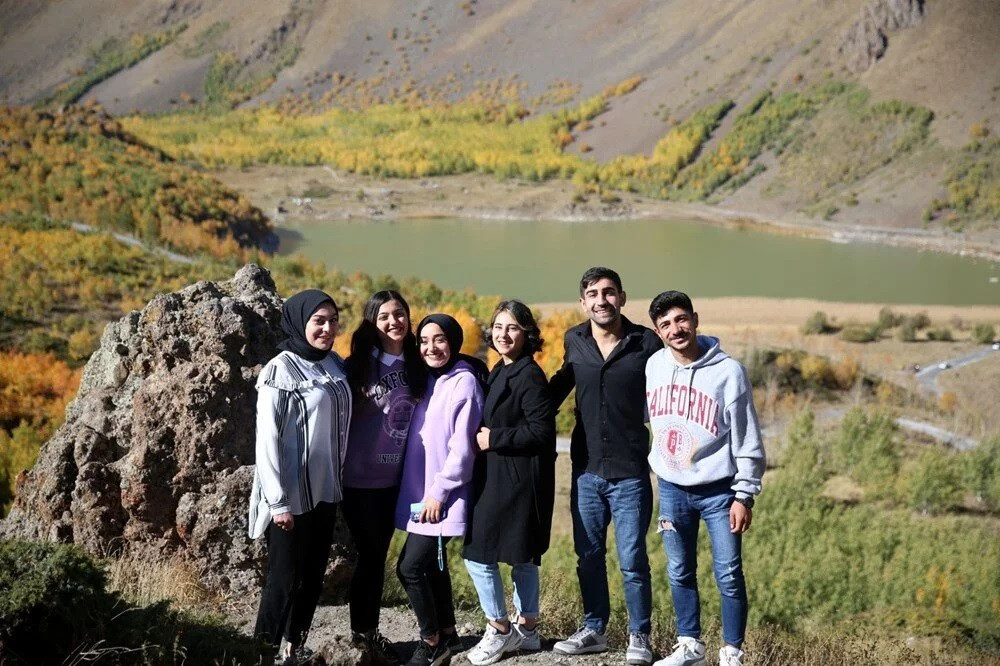 Nemrut Krater Gölü'nde sonbahar manzaraları