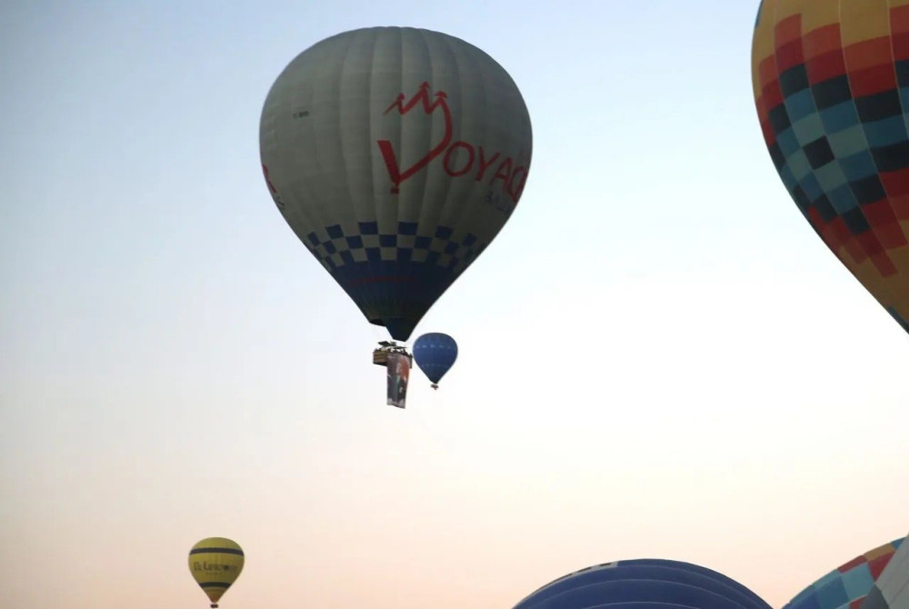  Balonlar Türk bayrakları ve Atatürk posterleriyle uçtu