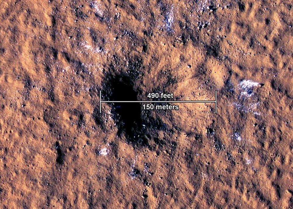 Mars'a çarpan meteorun açtığı krater şaşkınlık yarattı!