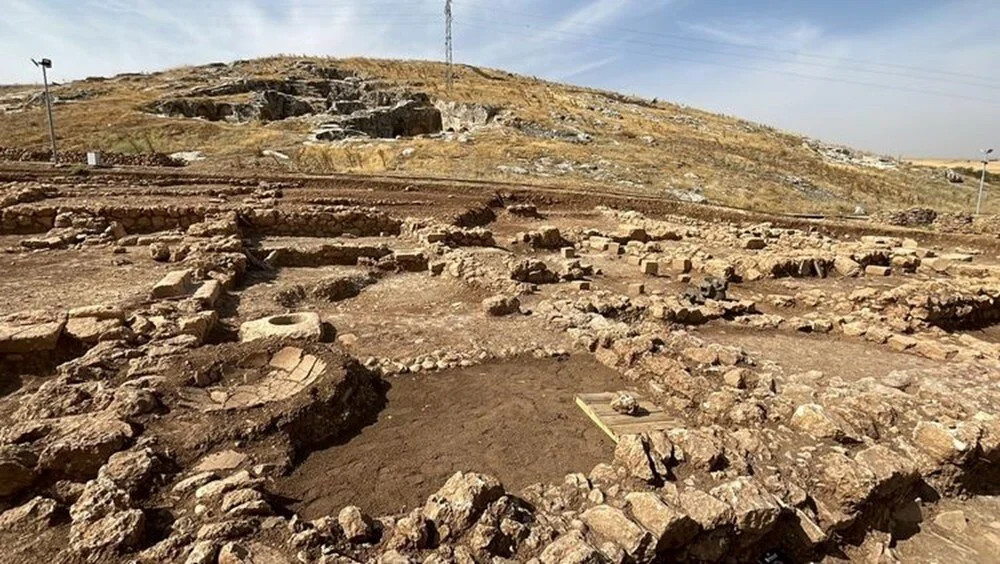 Perre Antik Kenti'nde 1800 yıllık askeri madalya bulundu!