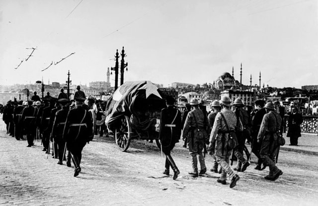 Ulu Önder Atatürk'ün son yolculuğunun tarihi fotoğrafları