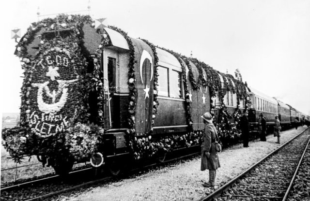 Ulu Önder Atatürk'ün son yolculuğunun tarihi fotoğrafları