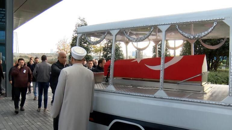 Hıncal Uluç için gazete önünde tören düzenlendi