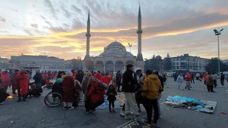 Uzman isim açıkladı: Daha büyük bir deprem olma olasılığı...