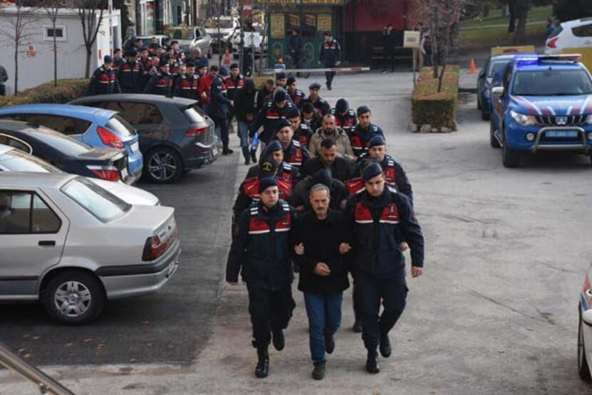 100 milyon TL'lik vurgun: Şüpheliler adliyeye böyle getirildi!