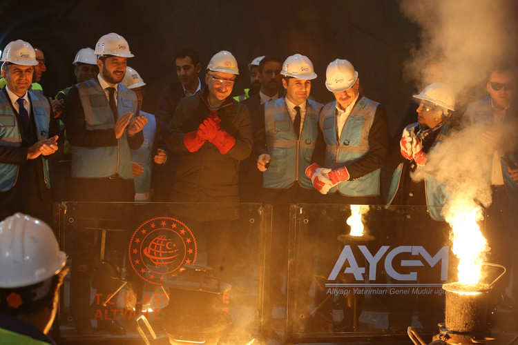 İstanbul'a yeni metro hattı: Süre 30 dakikaya iniyor!