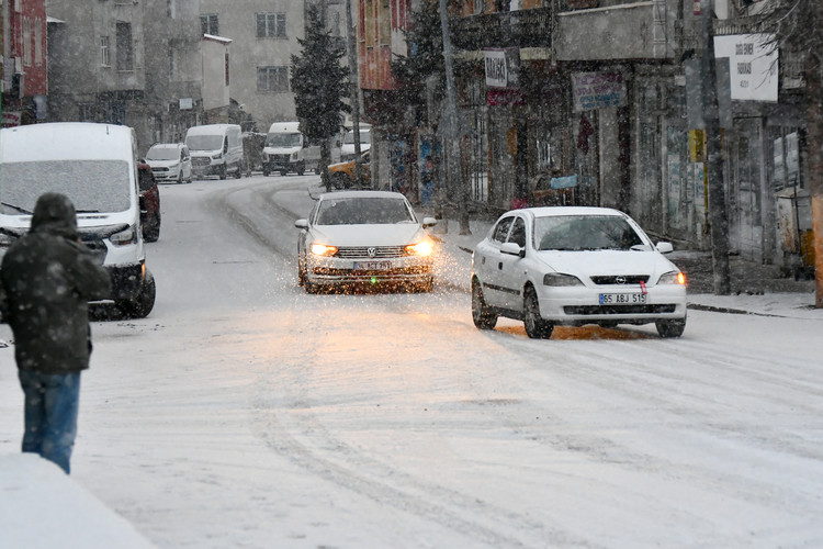 Kars ve Ardahan beyaz örtüyle kaplandı