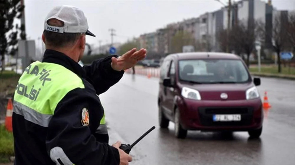 Yeni trafik cezaları: Hız sınırı, kırmızı ışık, kemer...