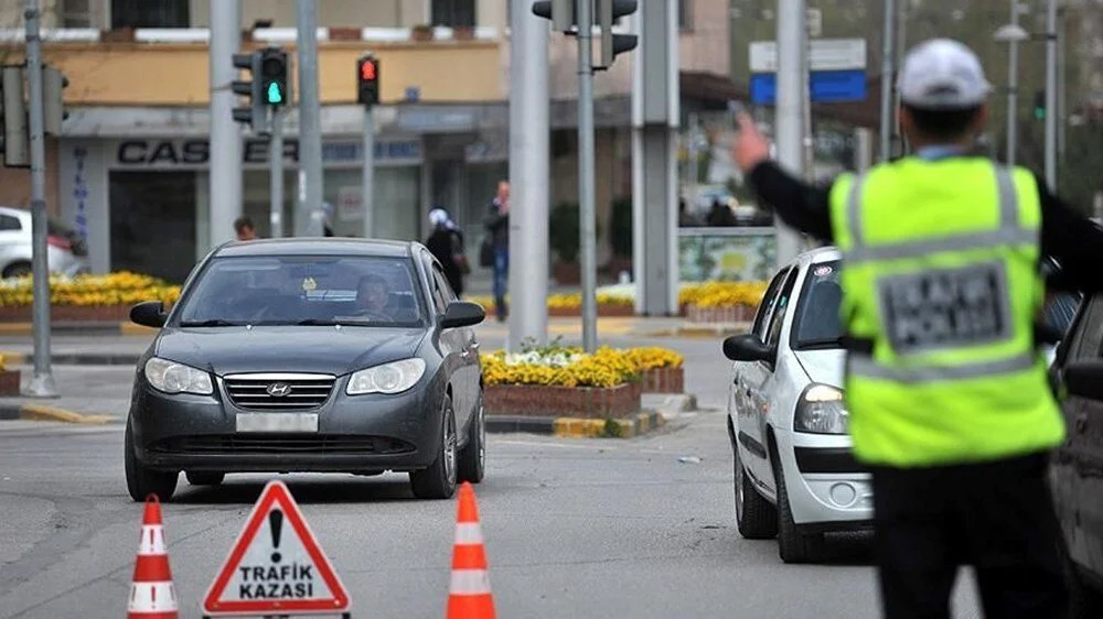 Yeni trafik cezaları: Hız sınırı, kırmızı ışık, kemer...