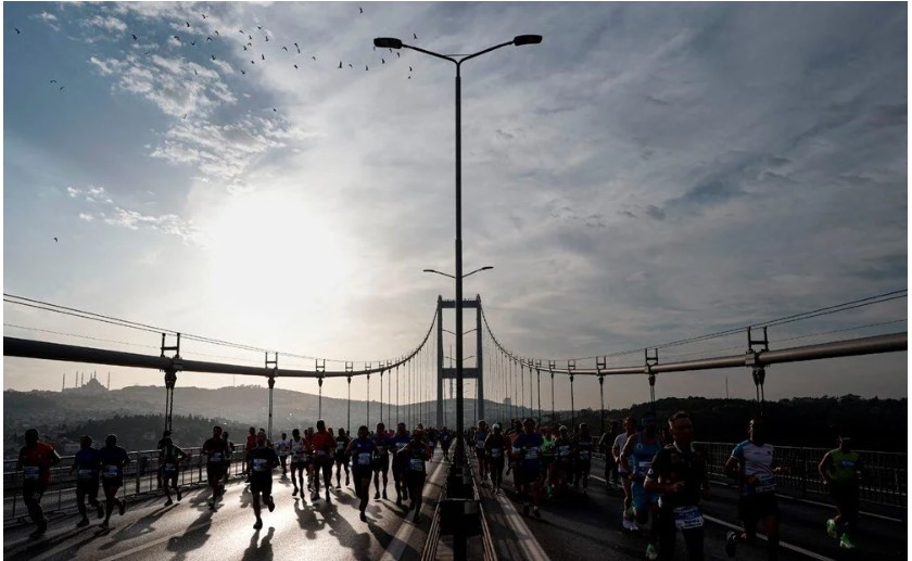 44. İstanbul Maratonu'ndan ilginç kareler