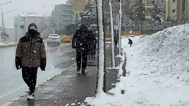 Meteoroloji'den kuvvetli sağanak ve kar uyarısı!