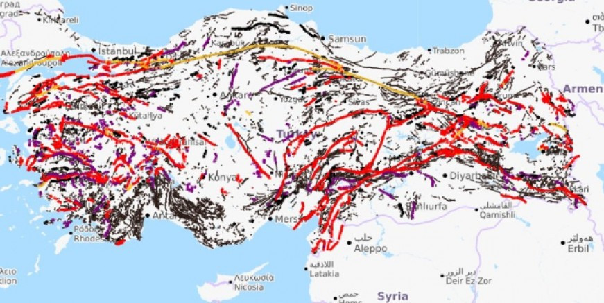 Büyük tehlike: İzmir'deki deprem suskun fayları aktifleştirdi!