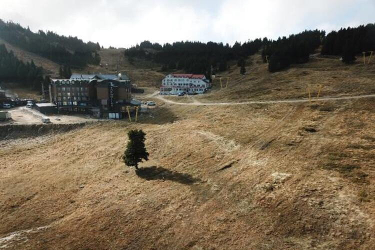 Uludağ’da beklenen kar yağmadı... Kayak sezonu açılamadı!