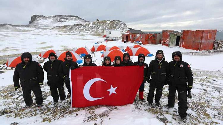 Antarktika'ya kadar ulaştı: Mikroplastik tehlikesi!