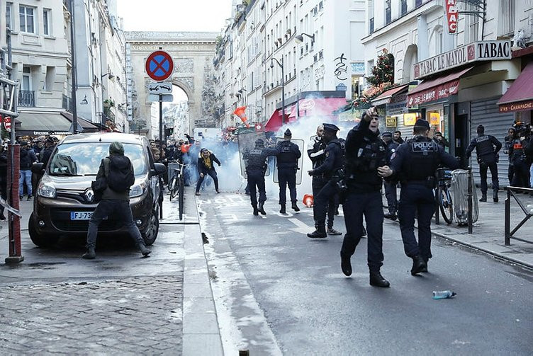 Paris'te ölenler PKK'lı çıktı