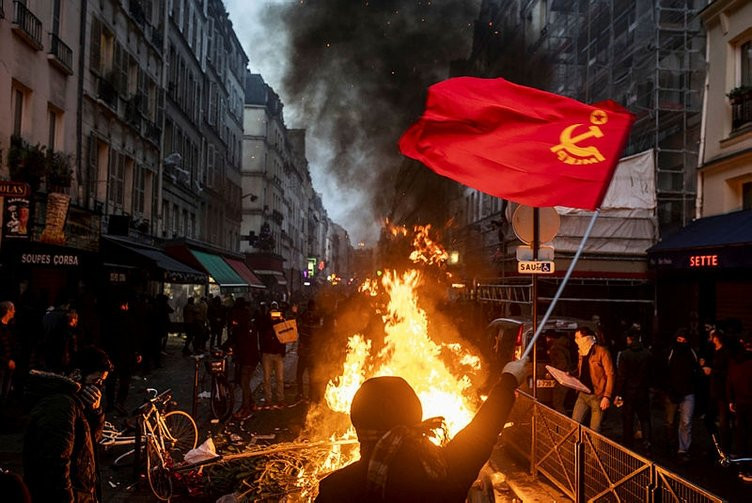 Paris'te ölenler PKK'lı çıktı