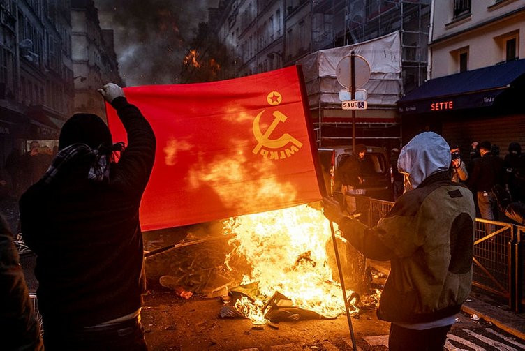 Paris'te ölenler PKK'lı çıktı