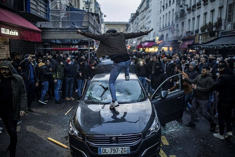 Paris'te ölenler PKK'lı çıktı