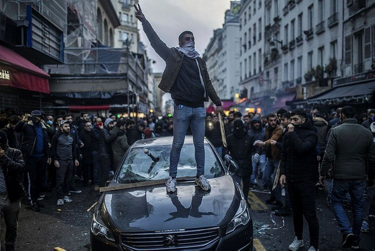 Paris'te ölenler PKK'lı çıktı